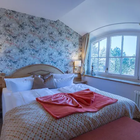 Hotel Romantik Namenlos 4*