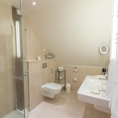 Romantik Namenlos Hotel 4*